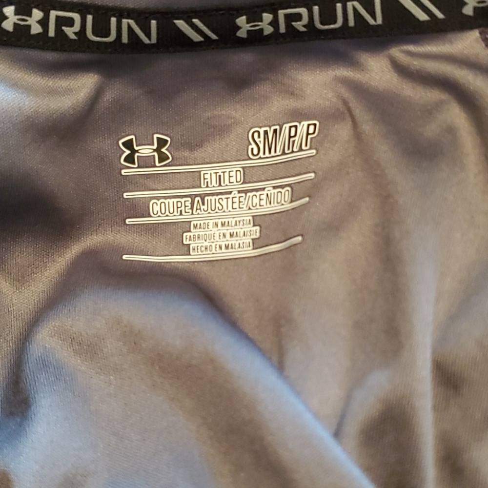 Under Armour Fitted Women's Pullover Shirt Size SM - Picture 7 of 7